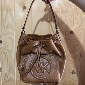 Michael kors bucket bag